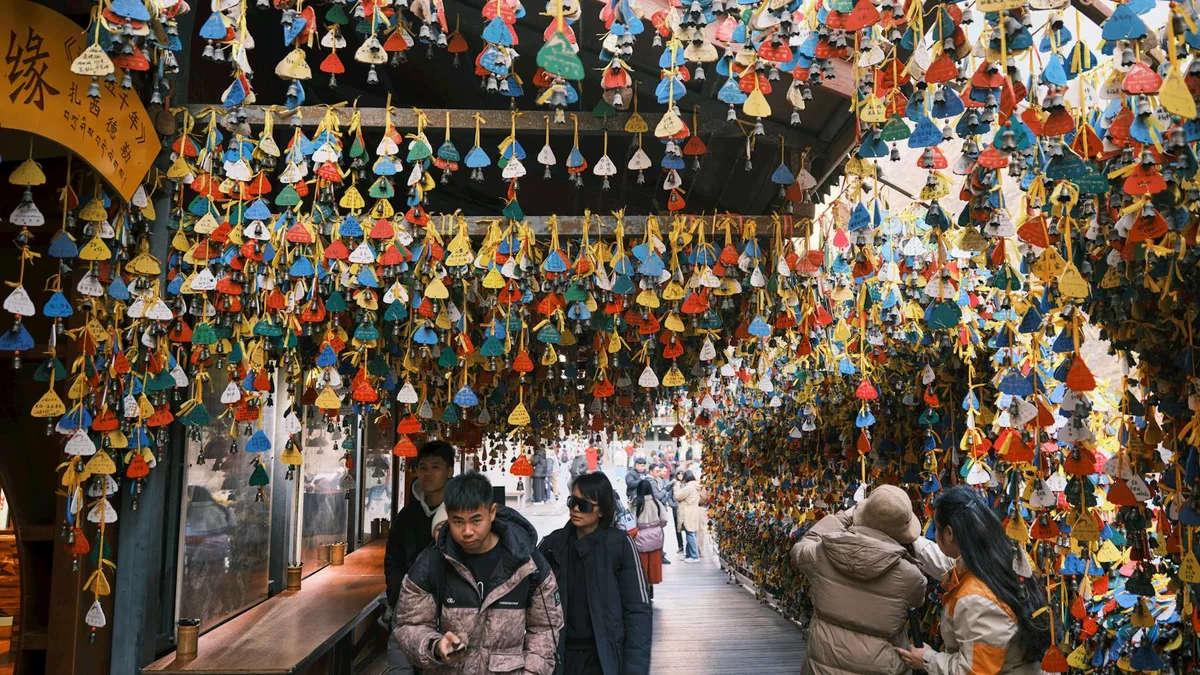 Navigate China: Money Tips for Tourists 2026